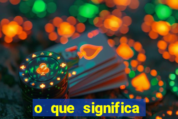 o que significa quando a luz acende sozinha