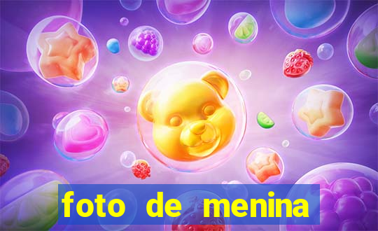 foto de menina fake cabelo cacheado