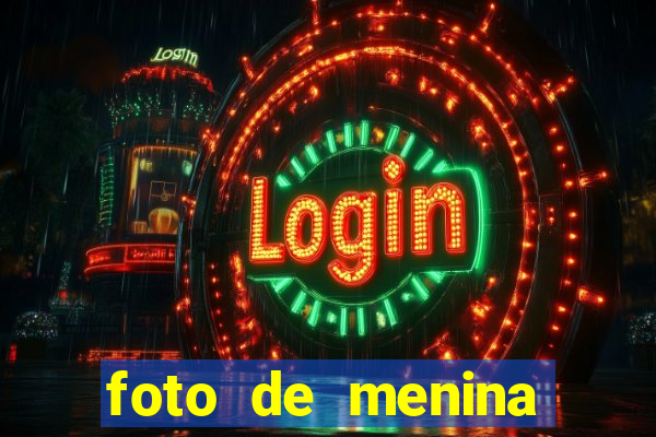 foto de menina fake cabelo cacheado